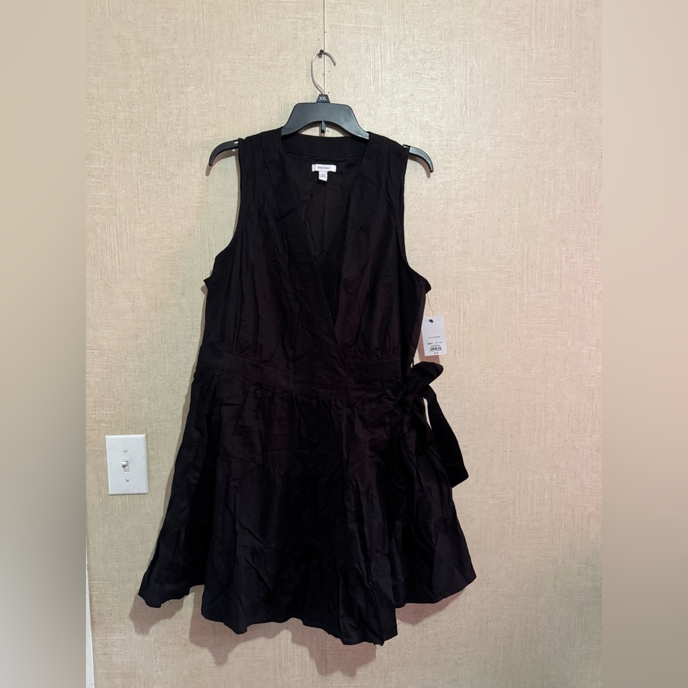Nine West women’s knee length sleeveless wrap dress